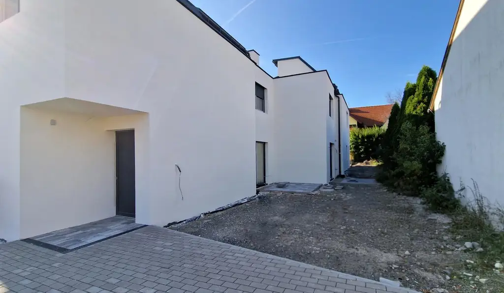 Doppelhaushälften Neubau – belagsfertig mit Dachterrasse!