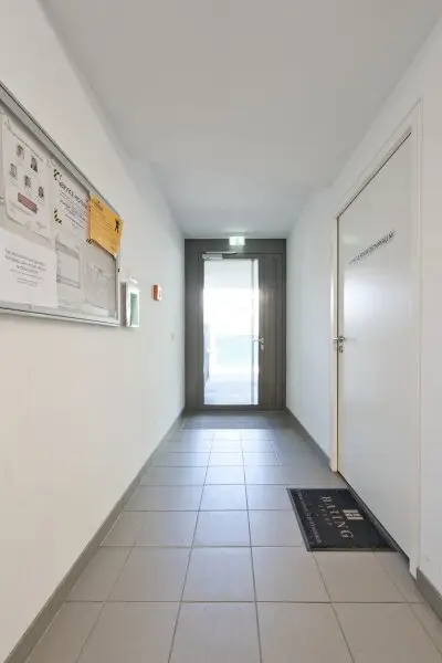 Sonnige 3-Zimmer-Eigentumswohnung mit Südterrasse & Garage – ruhig, grün & citynah an der renaturierten Liesing