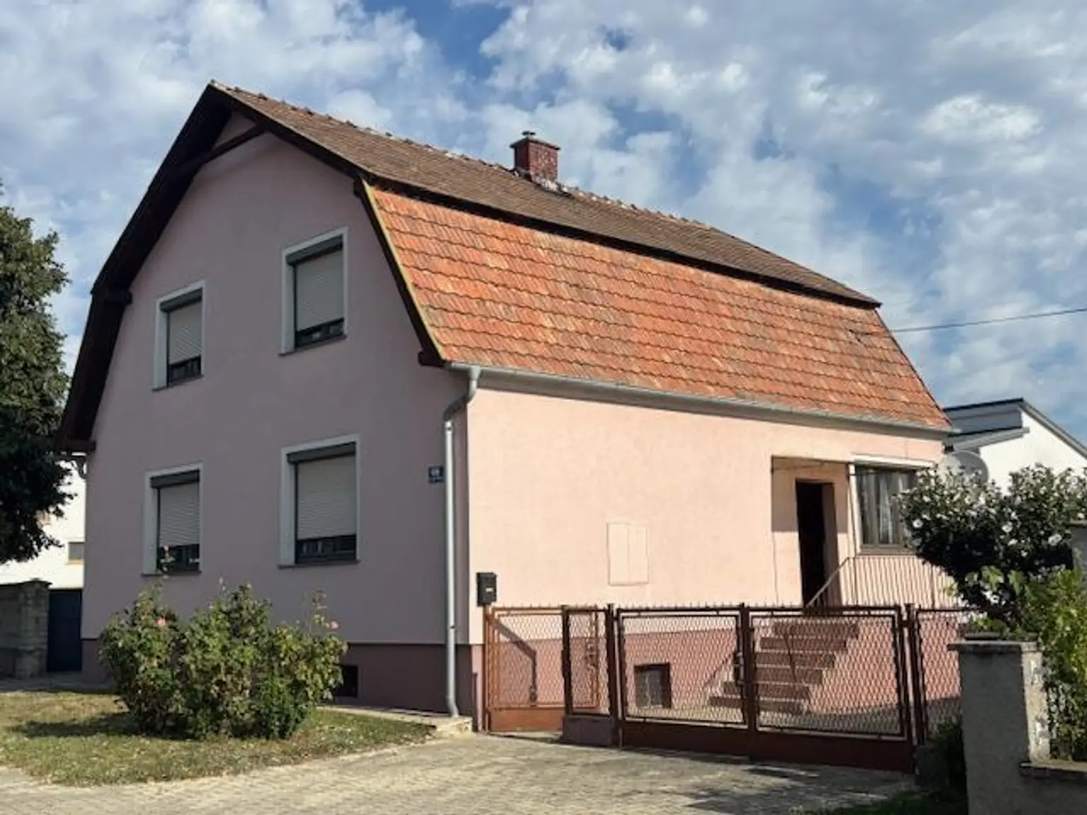 Straßenansicht