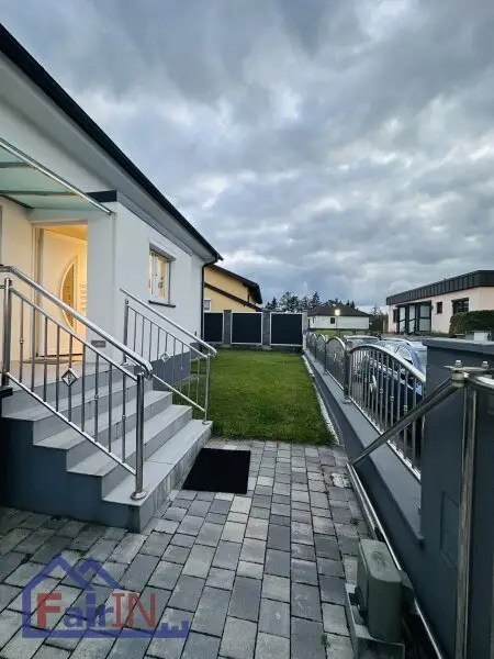 Traumhaus in Sollenau: Gepflegtes 140m² Heim mit Garten, Garage!