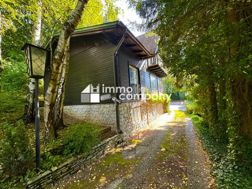 Renovierungsbedürftiges Landhaus mit Pool , Grundfläche 1.594 m² Renovierung und Schönheitsreparaturen sind erforderlich, dennoch sofort beziehbar!