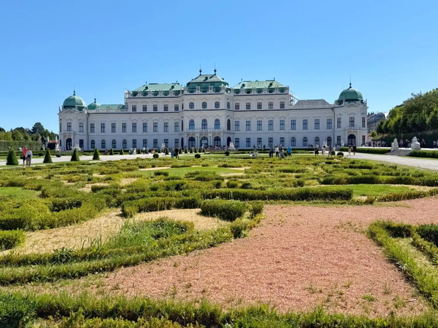 Luxus pur im Herzen von Wien: Großzügige 4-Zimmer-Wohnung mit Balkon und Tiefgaragenplatz