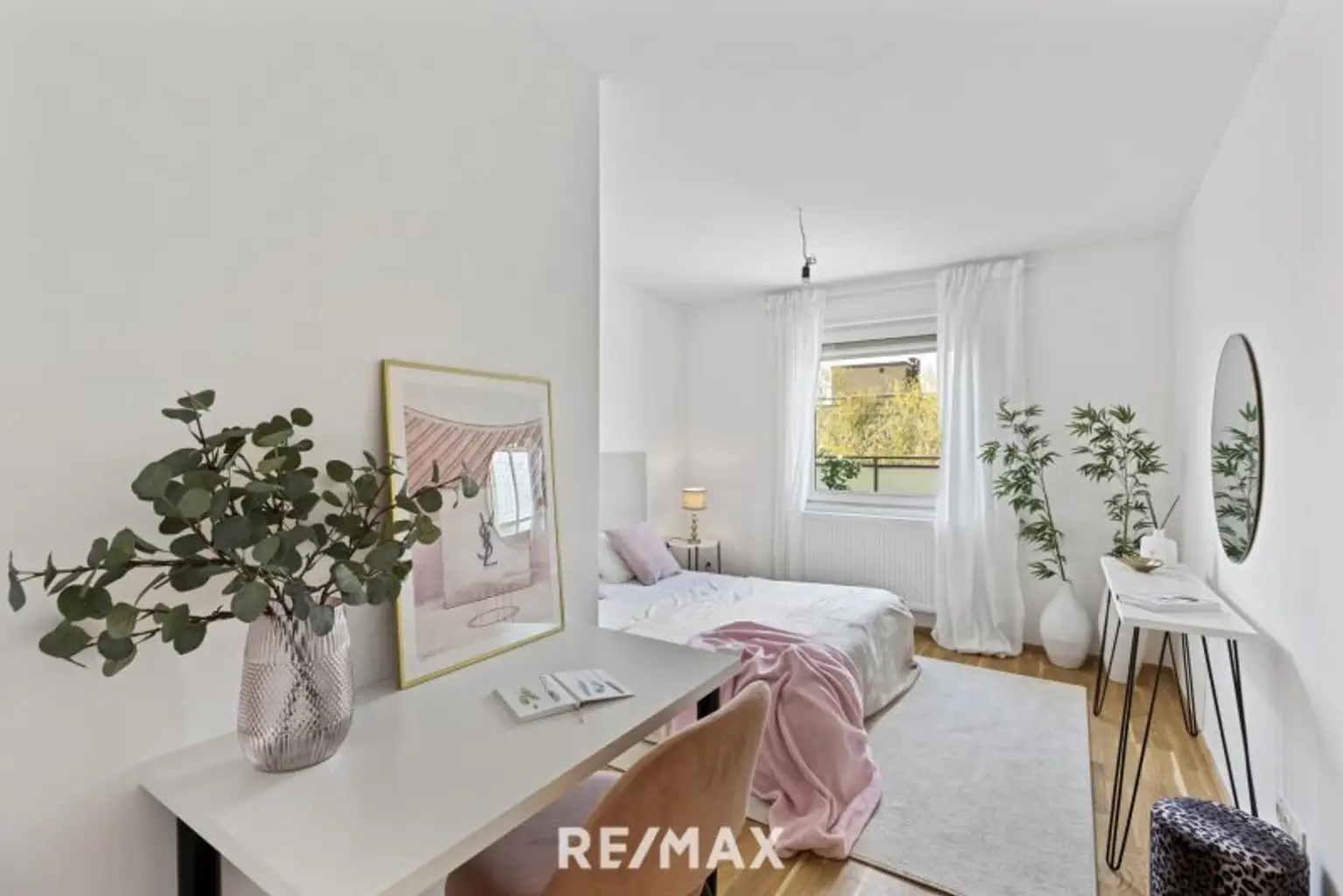 Erstbezug DG-Wohnung, 2 Terrassen, ruhig gelegen, Garage möglich.