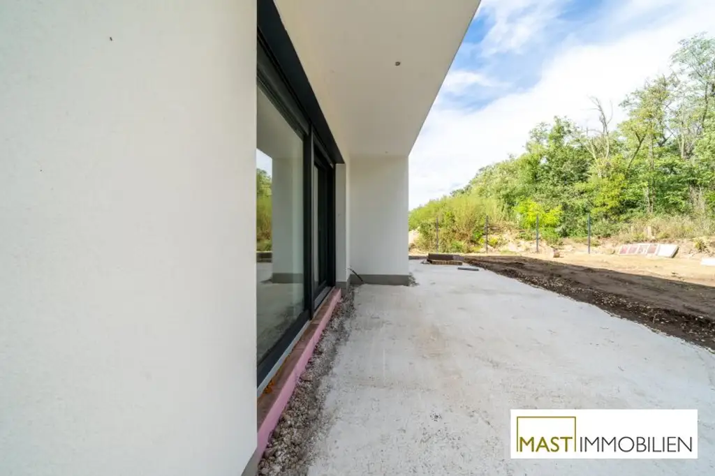 ERSTBEZUG - Modernes Einfamilienhaus mit 148 m² Wohnfläche, Balkon, Terrasse & 2 PKW-Stellplätzen in Strasshof – belagsfertig!