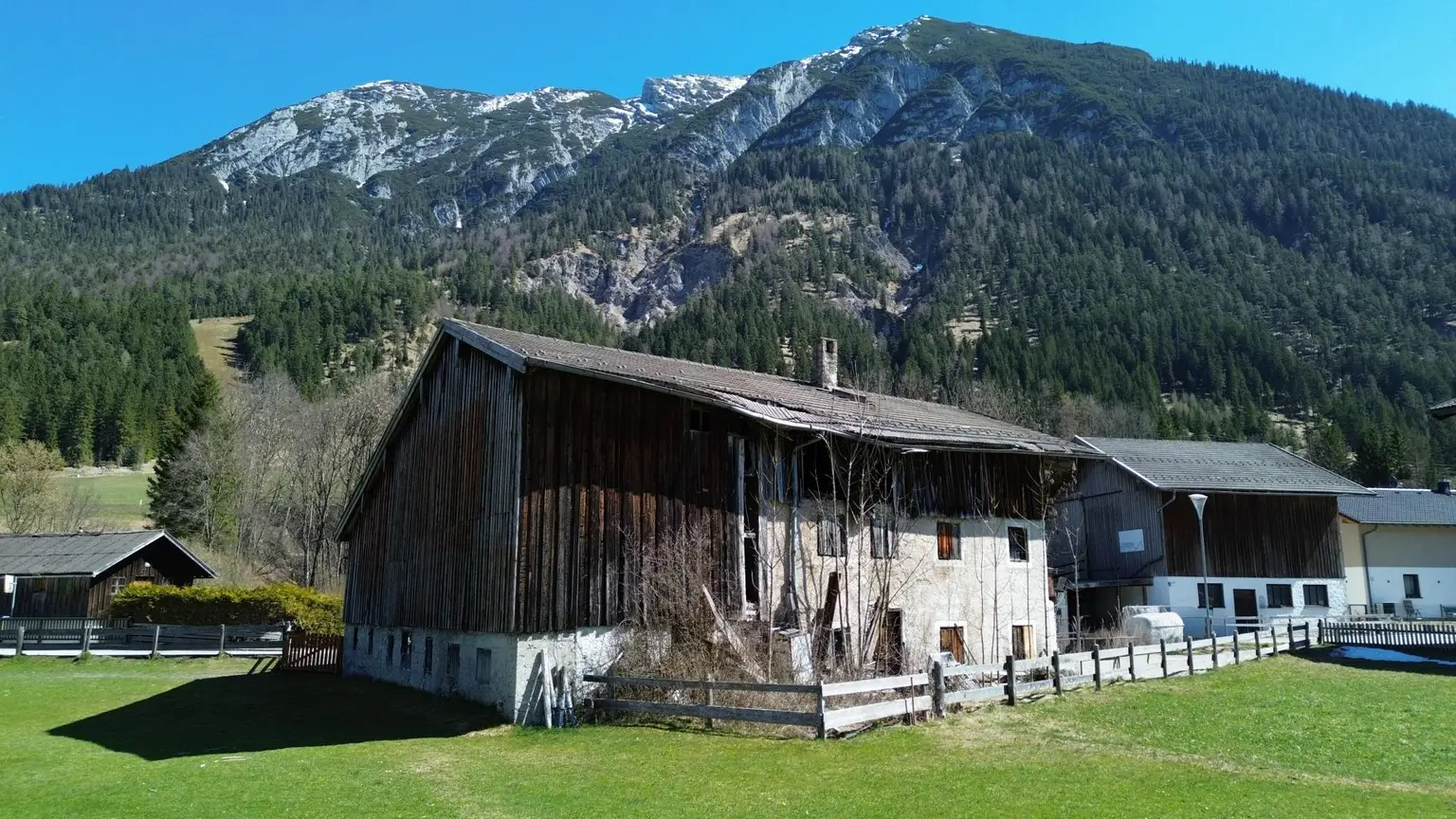 Grundstück mit Altbestand