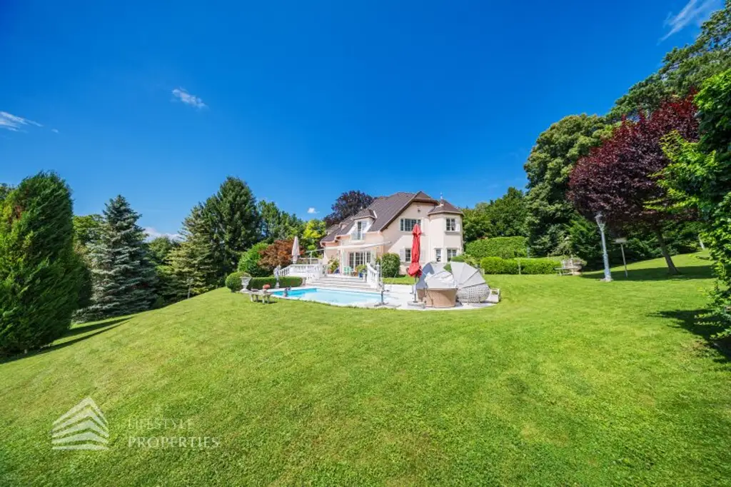 Beeindruckende Villa mit gepflegten Garten und Pool