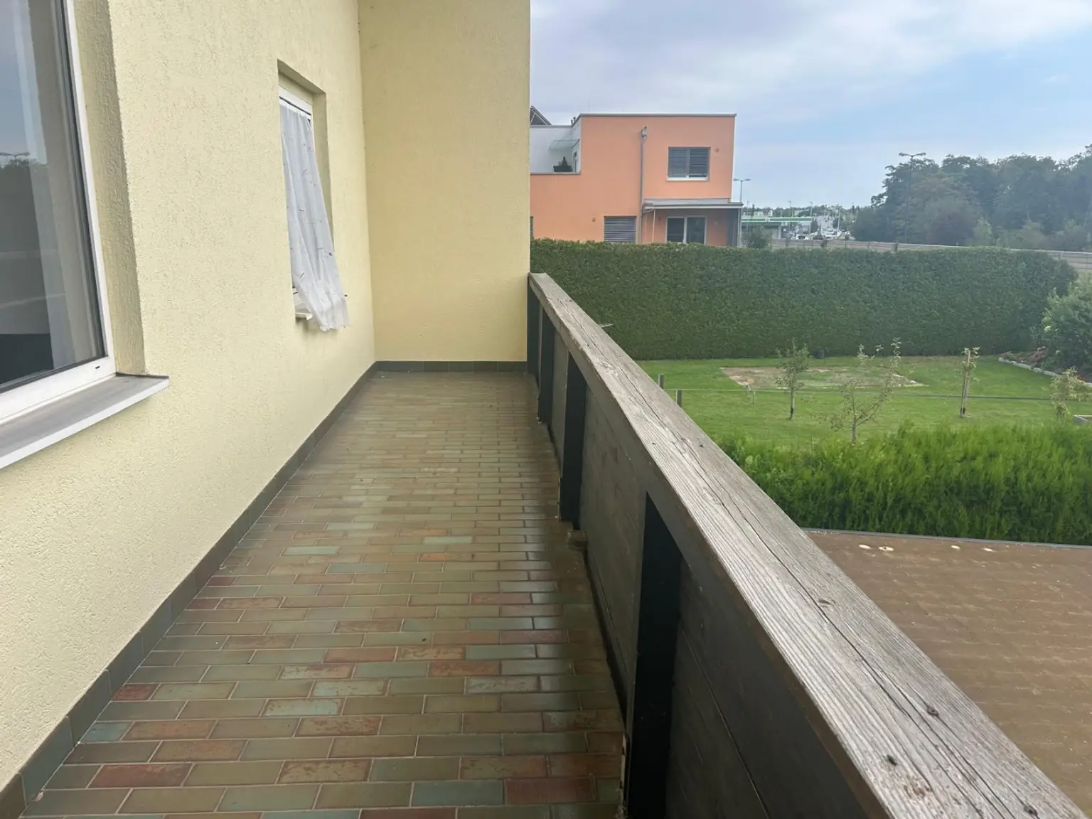 2 Familienhaus mit Pool und Outdoorküche/Poolhaus - Garage für 3 Autos -SOFORT VERFÜGBAR-DACHBODEN AUSBAUBAR