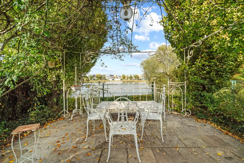 "Traumhaus direkt am See!"