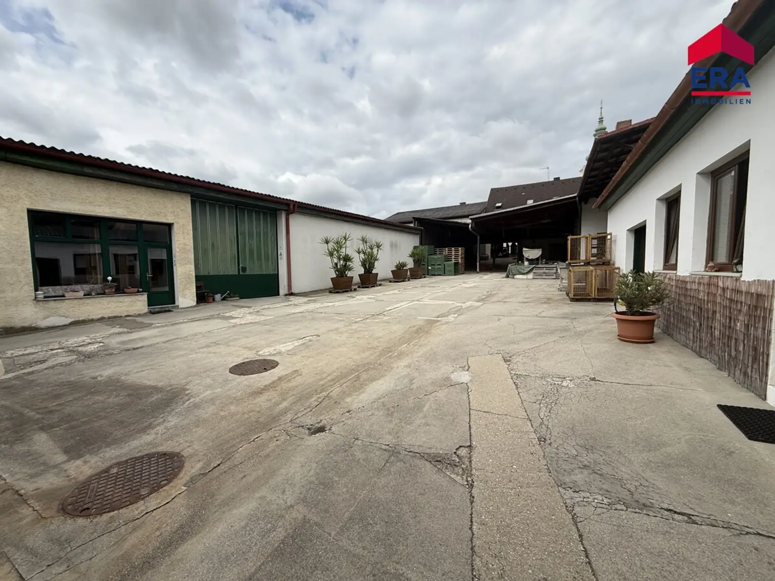 NEU: Wohnen, Arbeiten und Lagern - Zwei separate Wohneinheiten & ca. 1.600m² Nutzfläche in Ottenthal