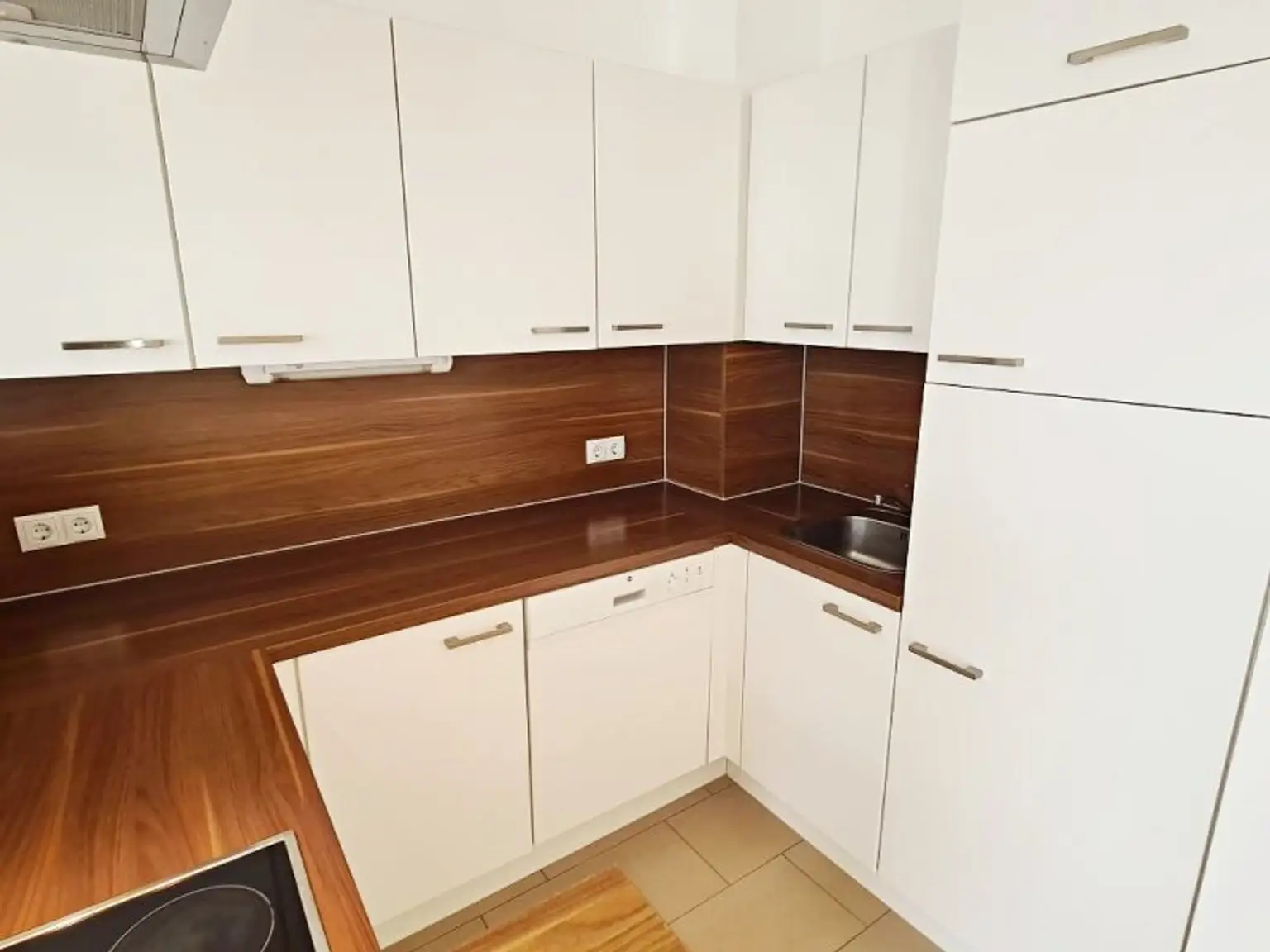 U1-NÄHE, gepflegte 68 m2 Neubau inkl. 4 m2 Loggia, 2 Zimmer, Wannenbad, Parketten, 2. Liftstock, Humboldtgasse