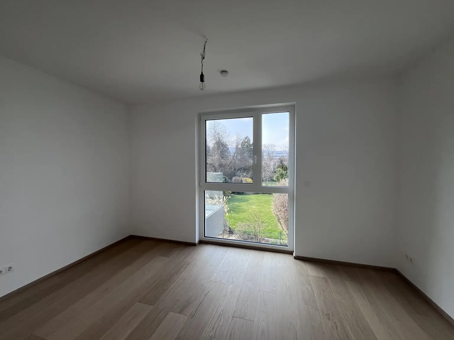 Erstbezug !!! Traumhafte Doppelhaushälfte -  mit 5 Zimmern, Garten, Wohnkeller und Stellplätzen!