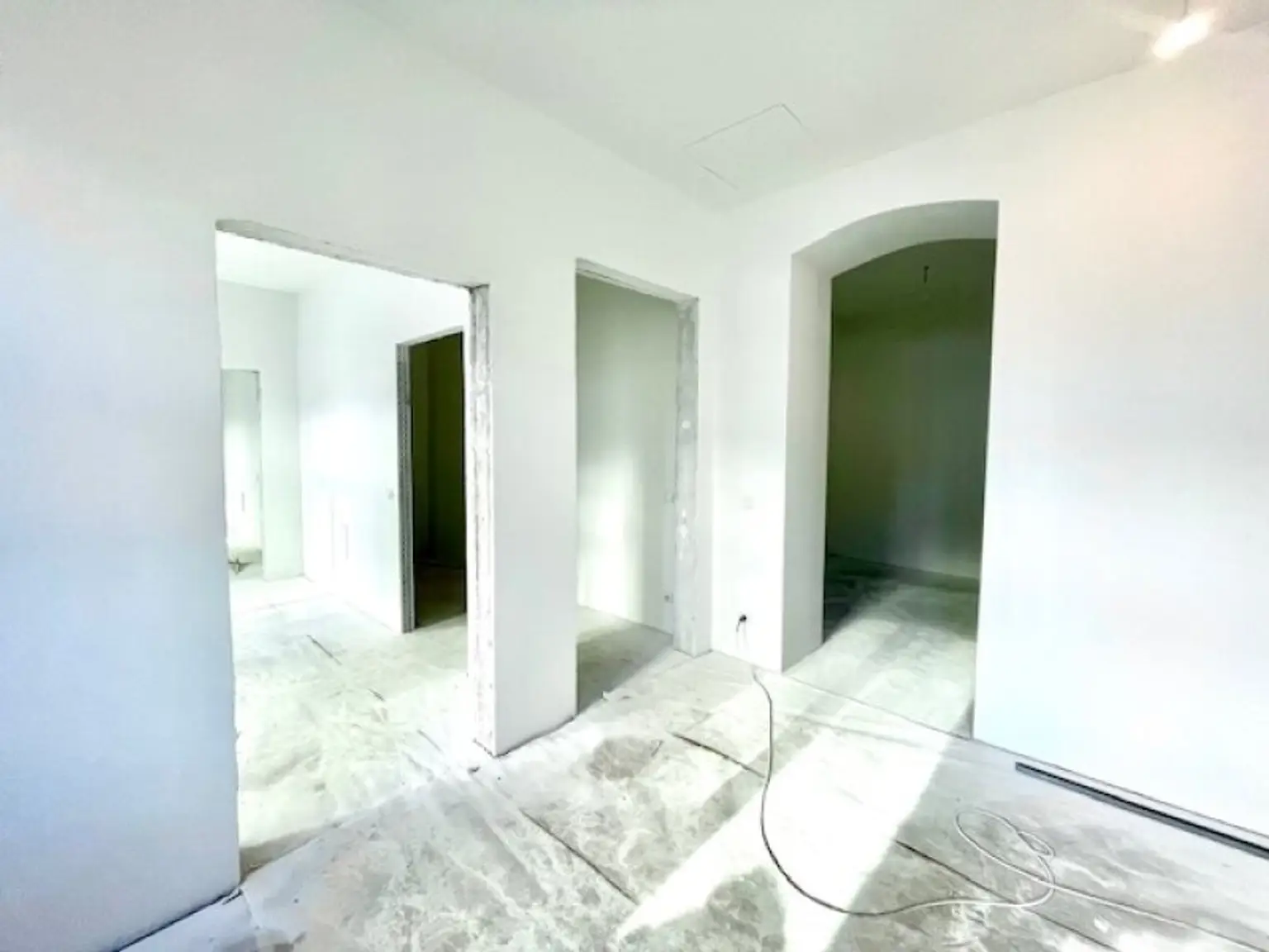 EXZELLENTE ORDINATION-PRAXIS-BÜRO-ATELIER - Nähe Wiener Stadthalle - 1150 WIEN-Bestlage!