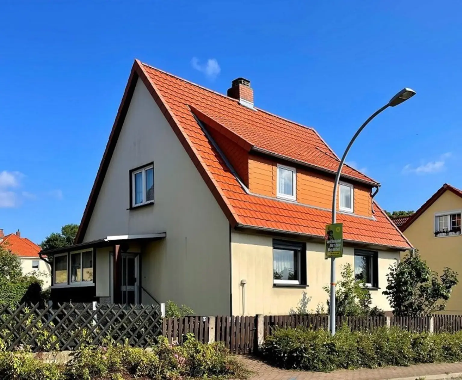 VERKAUFT: Noch im Dornröschenschlaf: Einfamilienhaus in Dörnten sucht neue Eigentümer!