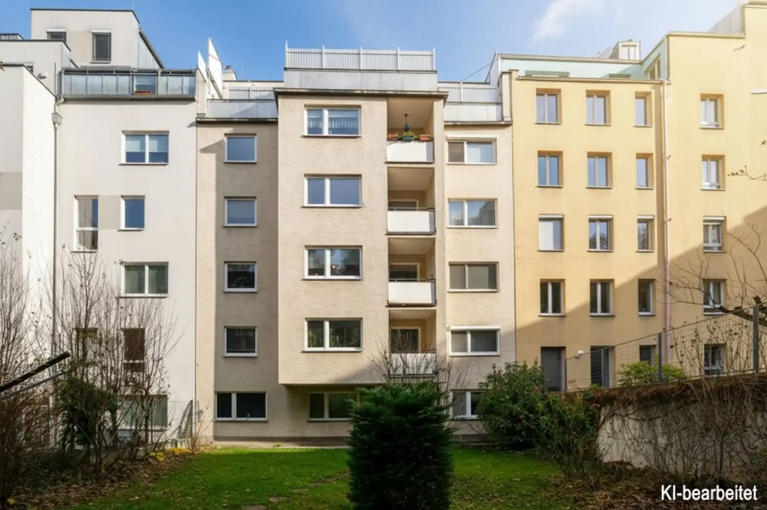 Ostseitige Hausansicht vom Allgemeingarten aus