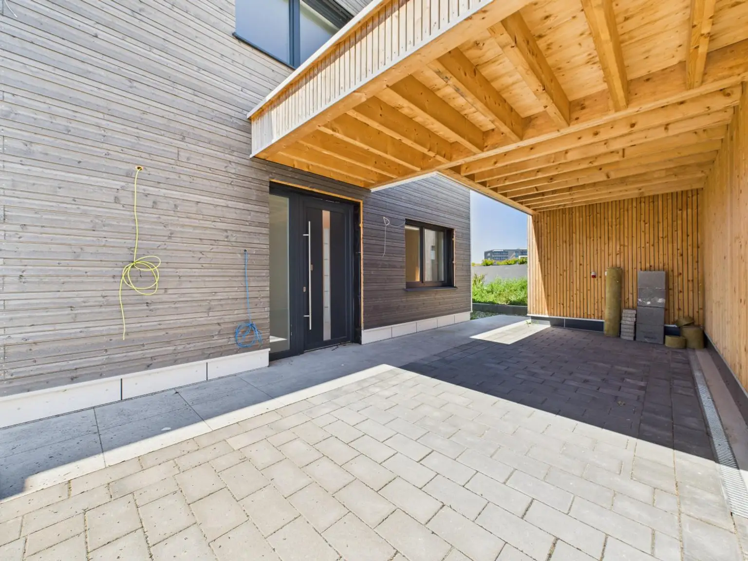 Wels-West: Luxuriöse Doppelhaushälfte mit Salzwasserpool, smarter Hausechnik & 149 m² Wohnfläche