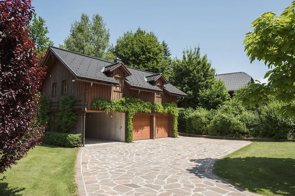 Familienanwesen - stilvoll mit großem Garten und Schwimmteich