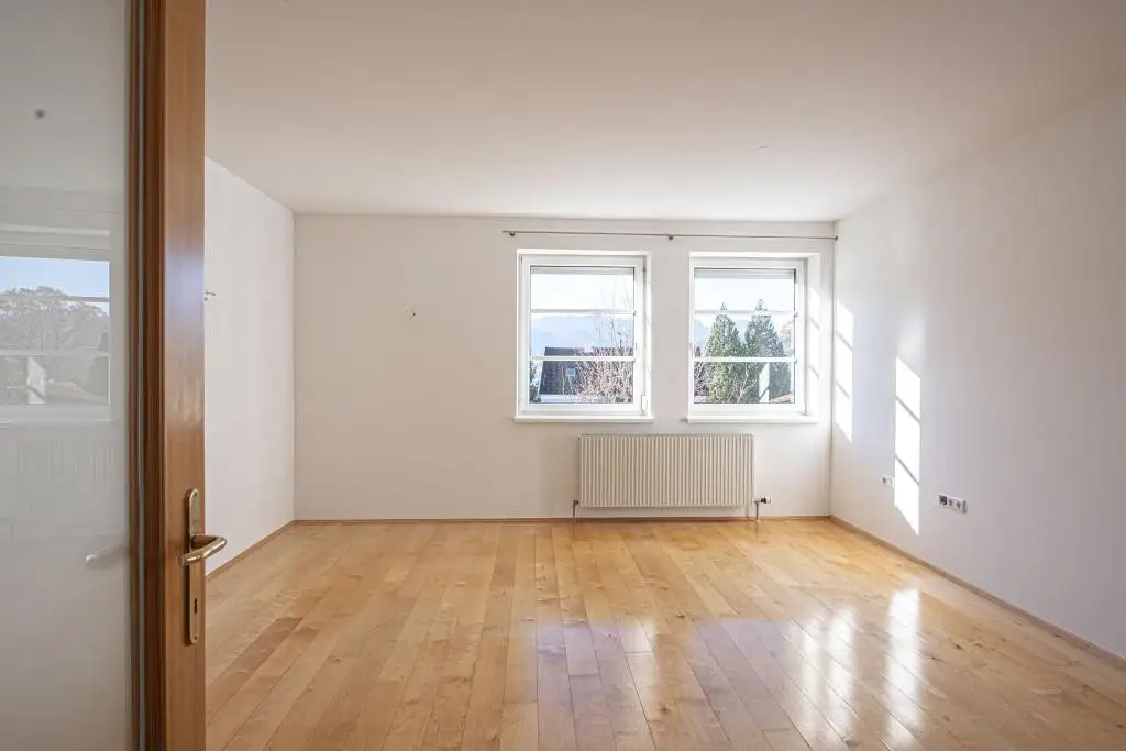 Gepflegte, helle und zentrale Wohnung mit Garage