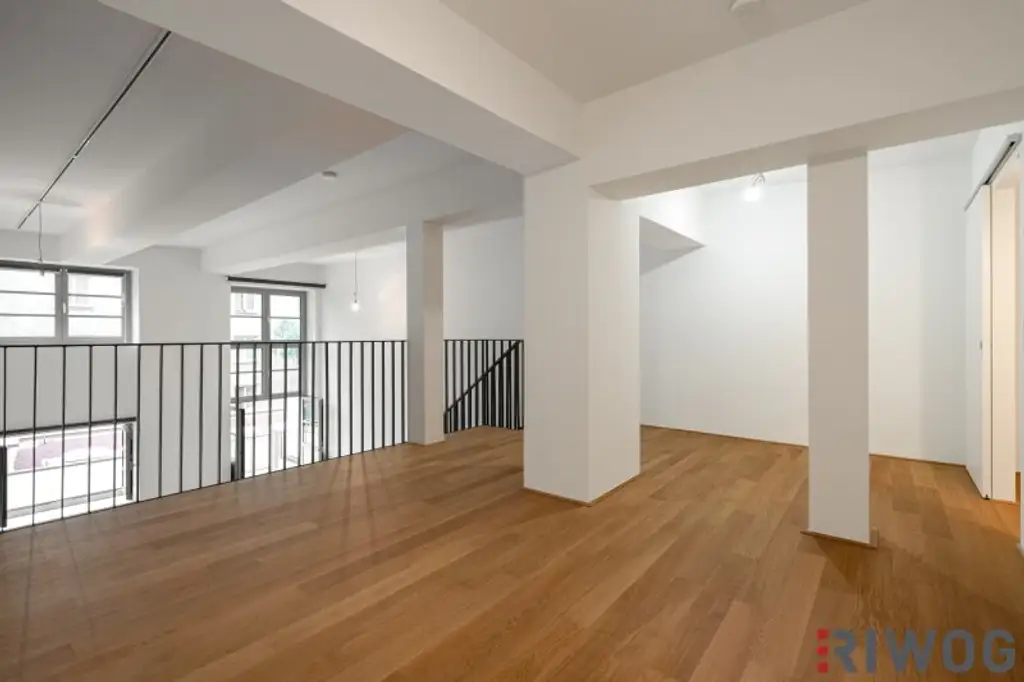 ERSTBEZUG nach Sanierung | Komplett hofseitiges Loft mit Balkon | Raumhöhe bis zu ca. 4,95 m | Büro/Praxis Nutzung und Kurzzeitvermietung möglich