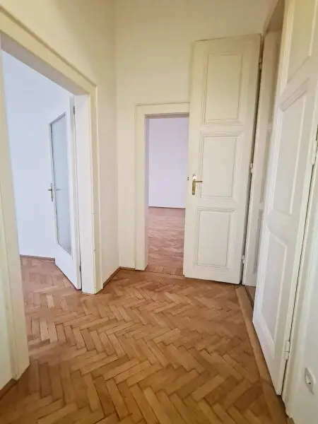 MÖLLWALDPLATZ, gepflegte 59 m2 Altbau, Wohnküche, 1 Zimmer, Duschbad, Parketten, Flügeltüren, U1-Nähe