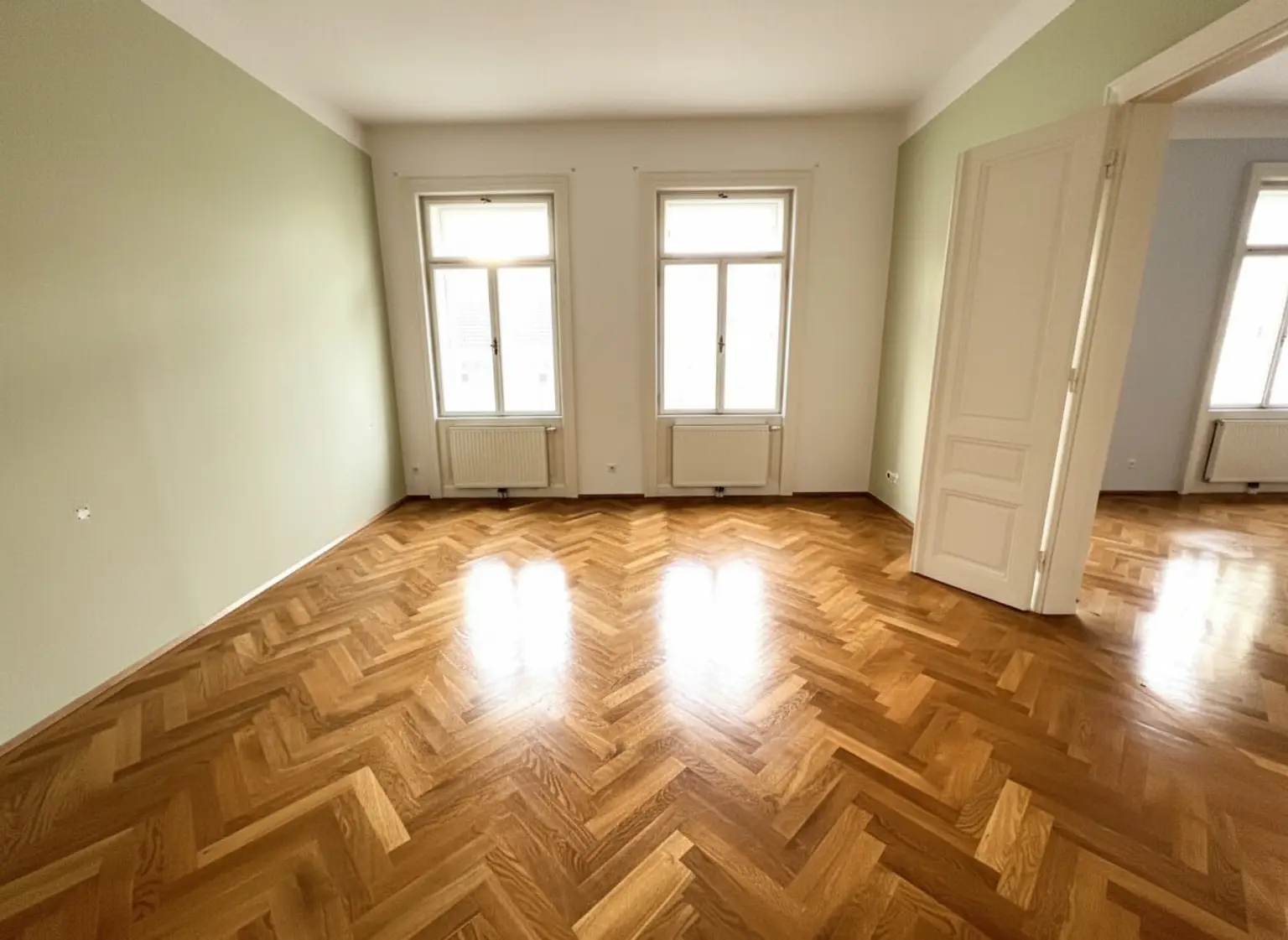 Wohnen in Bestlage: Schöne 4-Zimmer Altbauwohnung