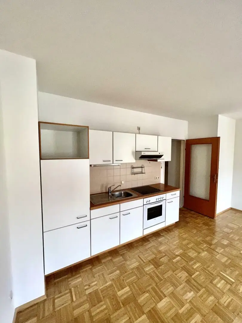 ab 1.12.2025 - 2 Zimmerwohnung mit Balkon, gepflegter Zustand,