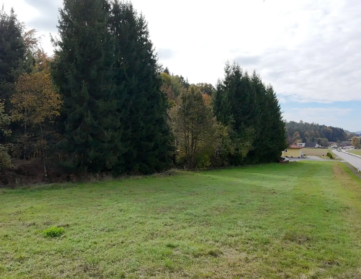 Attraktives Baugrundstück- groß, eben und vielseitig nutzbar