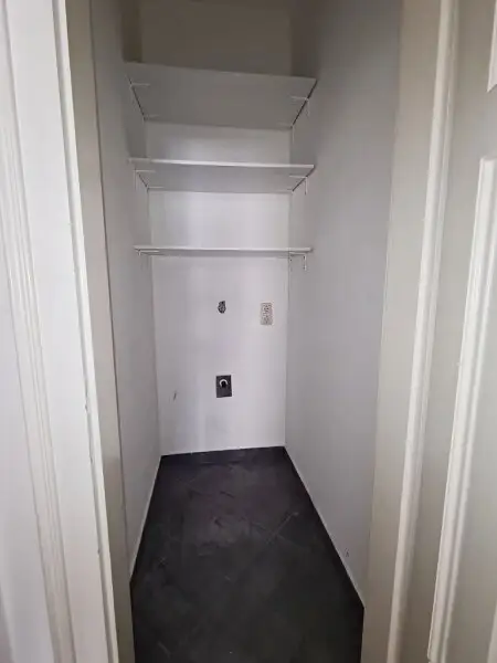 SALESIANERGASSE, teilsanierte 86 m2 Altbau, 3 Zimmer, Küche, Wannenbad, Parketten, 2. Liftstock, Botschaftsviertel