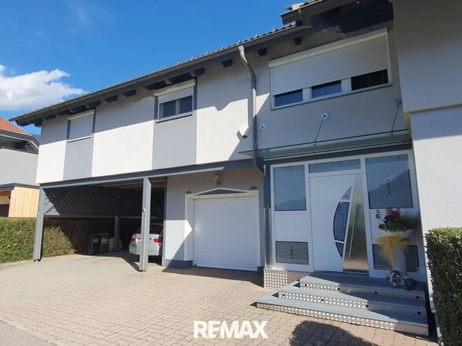 Zubau mit Garage, Carport und Wohnung