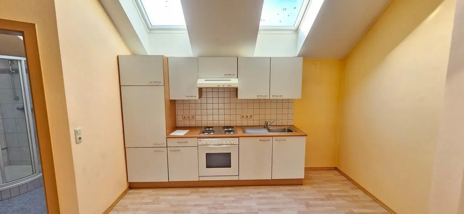 Kleine Wohnung samt Kfz-Stellplatz in Thening