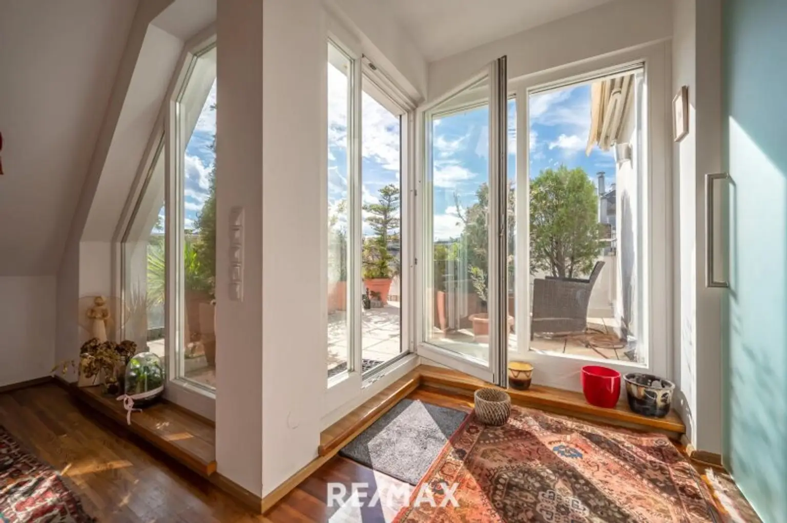 Seltene Gelegenheit in Döbling! Zentrales Luxus-Penthouse mit vier Dachterrassen und Pool