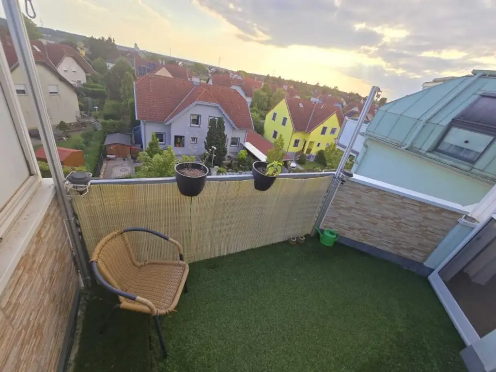 + Traumhafte Fernblickdachterrassenwohnung 80m² +  Dachterrasse 5,62 m² + Klimaanlage, moderne Dan-Küche + 4 lichtdurchflutete Zimmer +  €199.000,-  + Tiefgaragenplatz +