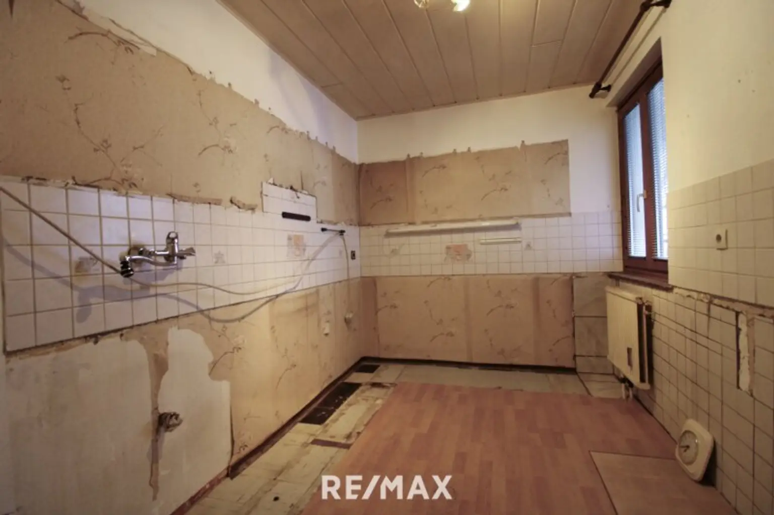 Sanierungsbedürftige 2-Zimmer-Wohnung mit Loggia – ruhige Lage