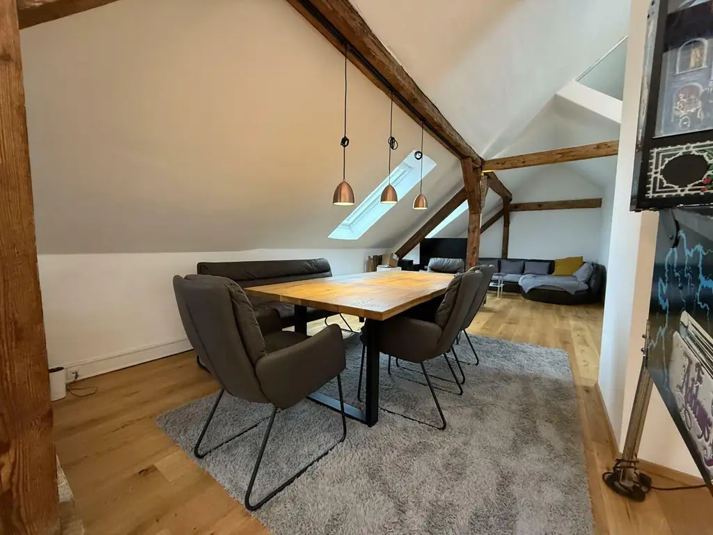 Seltene Gelegenheit! Hochwertige, offen geschnittene Wohnung mit Uhrturm-Blick