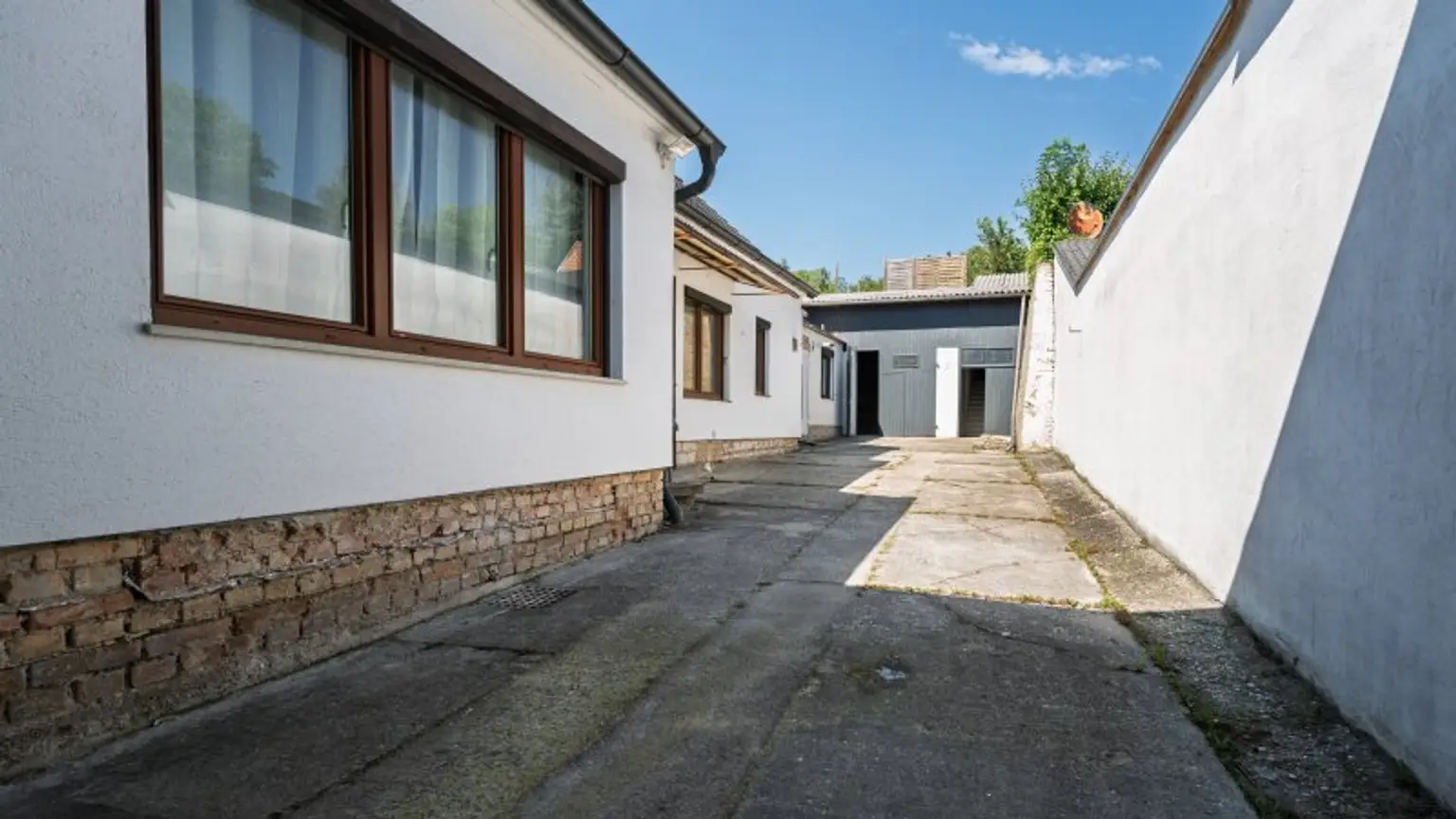 Renoviertes Haus in Loidesthal! Ein Hingucker! Großes Grundstück!
