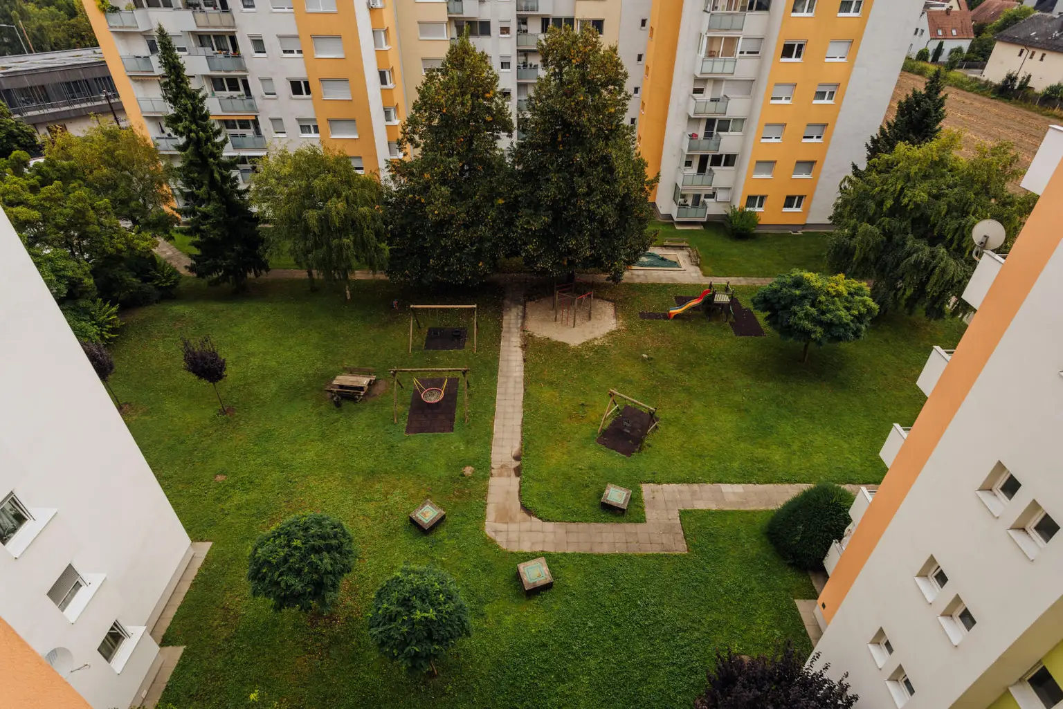 3-Zimmer-Wohnung mit Balkon, Lift, Parkplatz & Vollmöblierung – Sofortbezug in der Abstallerstraße