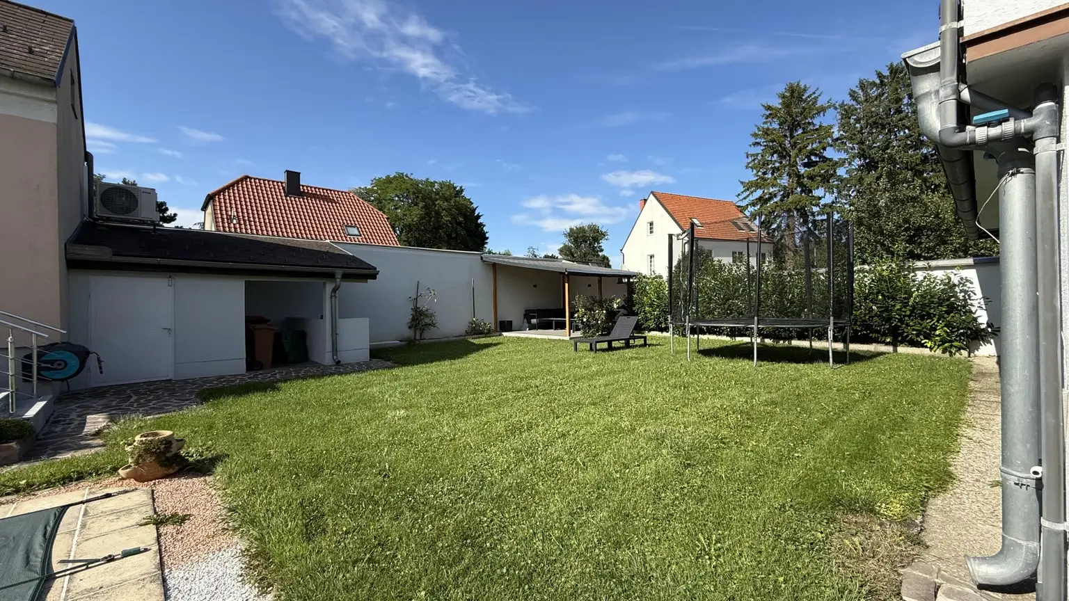 Wohfühl-Eldorado für die ganze Familie!! Zentral gelegen und trotzdem ruhig!!