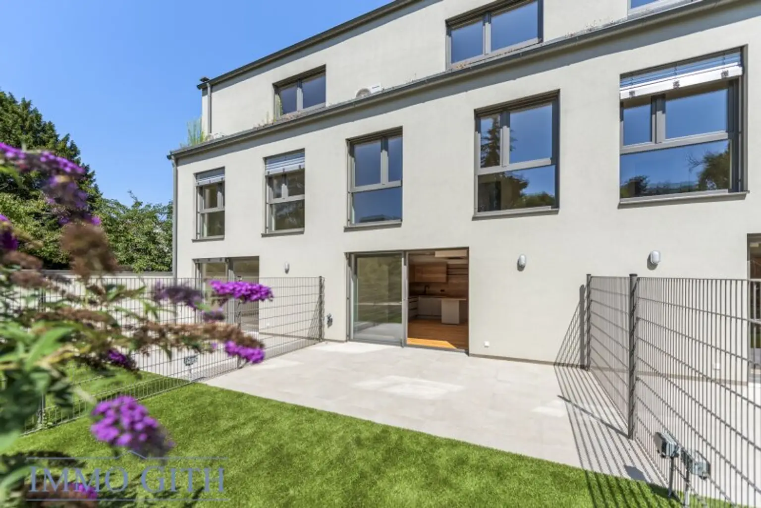 EXKLUSIVES TOWNHOUSE MIT GARTEN, PV-ANLAGE & DESIGNAUSSTATTUNG ZU KAUFEN – WIEN DIREKT VOR DER TÜR