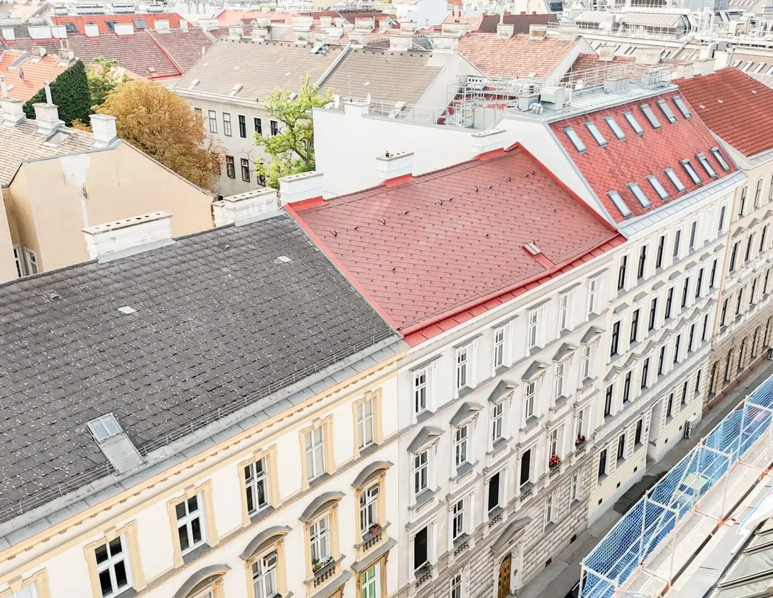 HISTORISCHES ZINSHAUSJUWEL AUS FAMILIENBESITZ IN BESTLAGE DES 18. BEZIRKS - CHARMANTER ALTBAU AUS FAMILIENBESITZ MIT EXZELLENTER INFRASTRUKTUR - NÄHE AKH UND KUTSCHKERMARKT - ca. 3% RENDITE