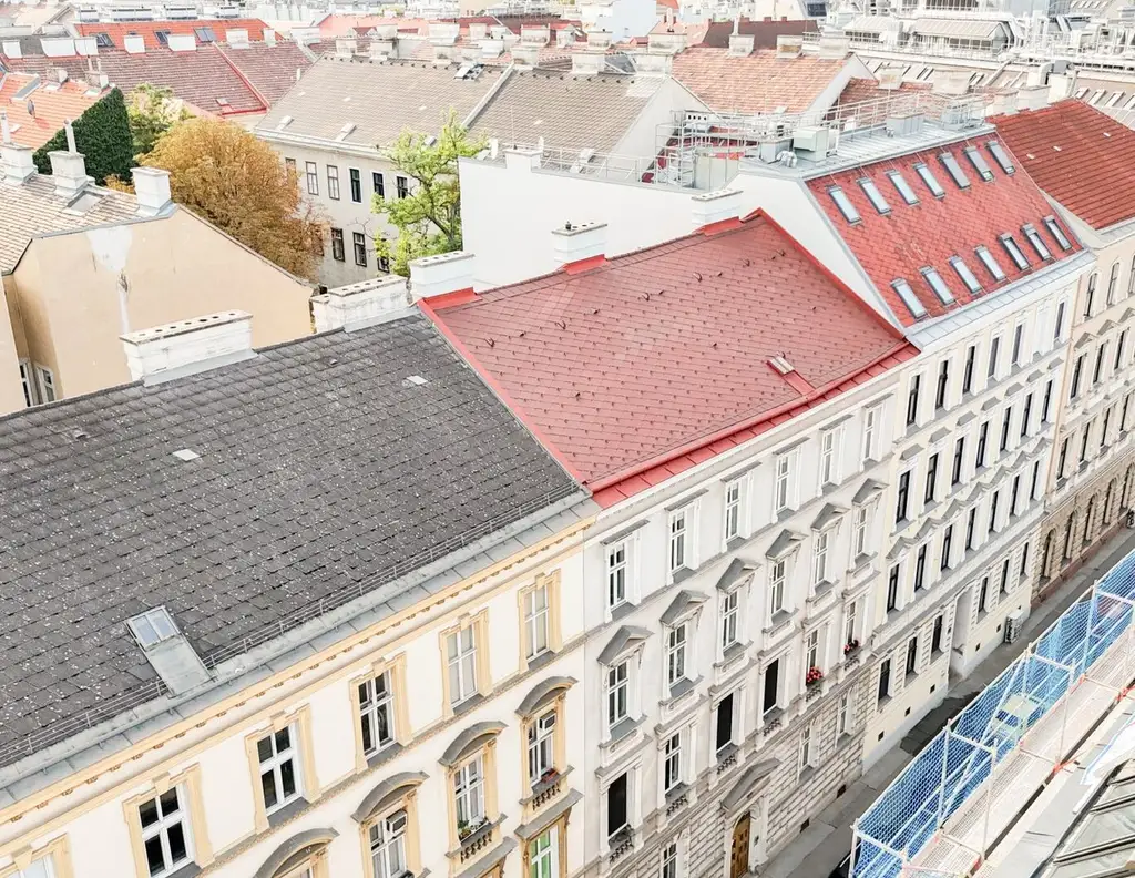 HISTORISCHES ZINSHAUSJUWEL AUS FAMILIENBESITZ IN BESTLAGE DES 18. BEZIRKS - CHARMANTER ALTBAU AUS FAMILIENBESITZ MIT EXZELLENTER INFRASTRUKTUR - NÄHE AKH UND KUTSCHKERMARKT - ca. 3% RENDITE