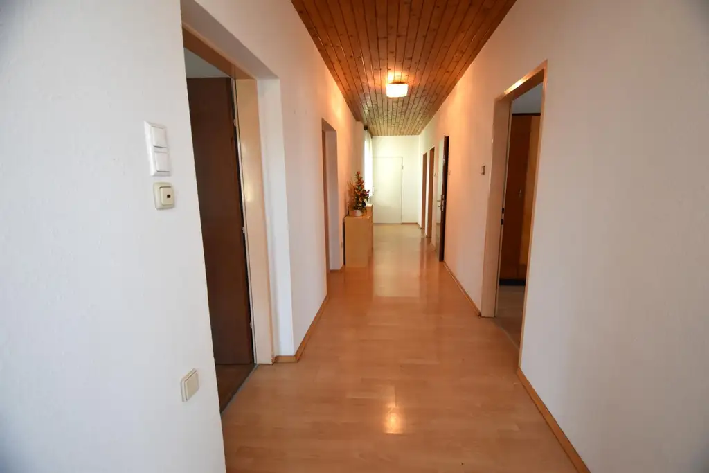 Mehrfamilienhaus mit viel Potenzial und Bauland-Agrar Widmung!