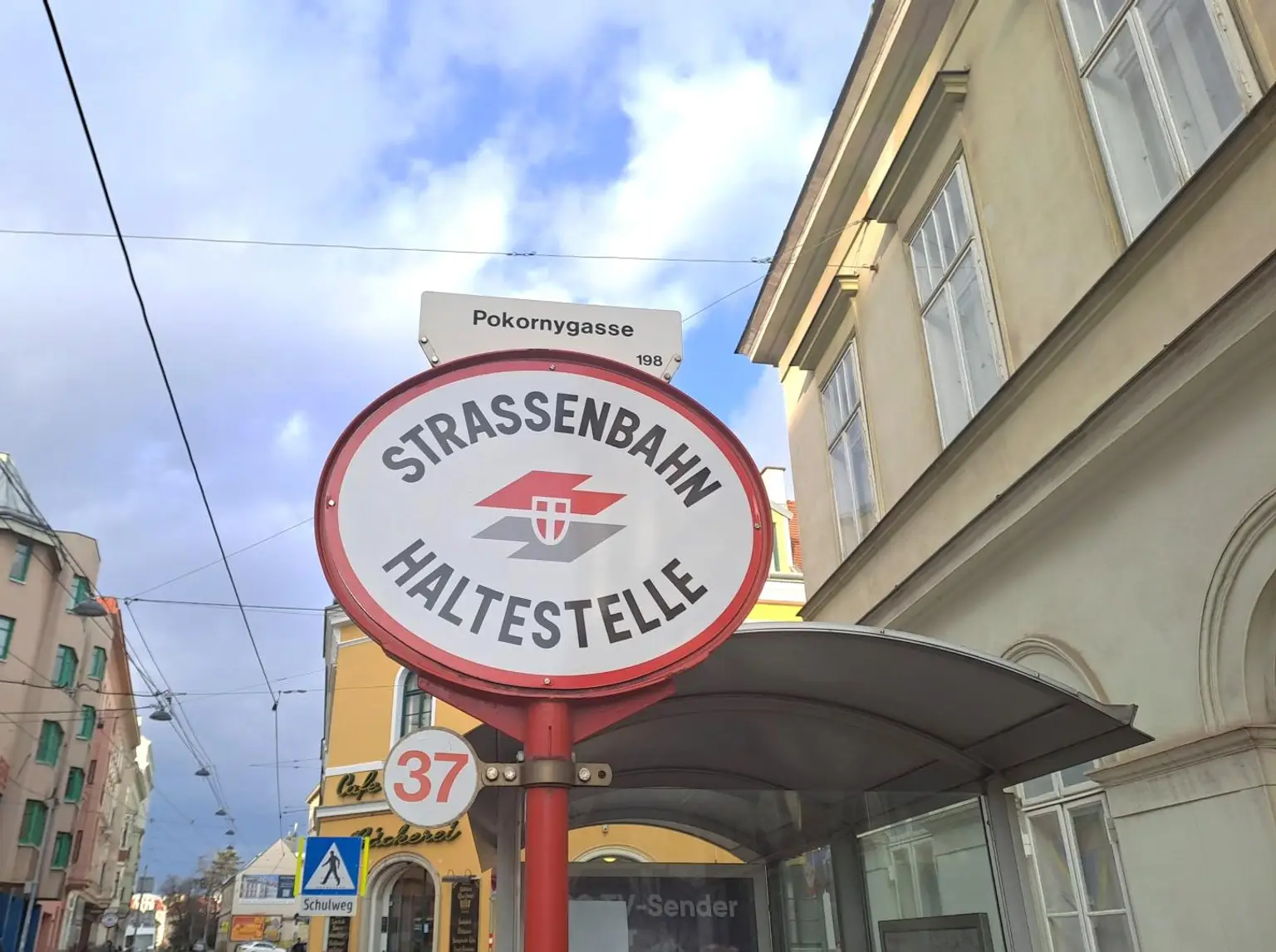 AUSGEZEICHNETE INFRASTRUKTUR - SCHÖNE VERMIETETE 3-ZIMMER-WOHNUNG MIT IDYLLISCHEM GEMEINSCHAFTSGARTEN