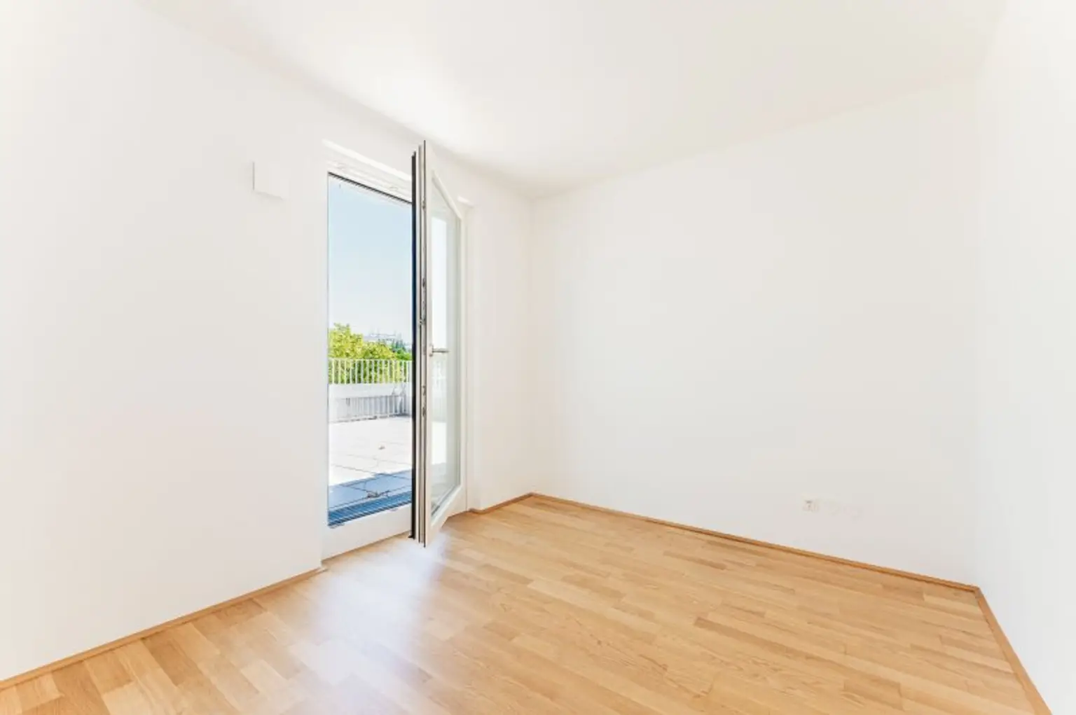 Erstbezug ab Oktober! Grandiose 4-Zimmer-Terrassenwohnung inkl. Parkplatz in Hietzing zu vermieten!