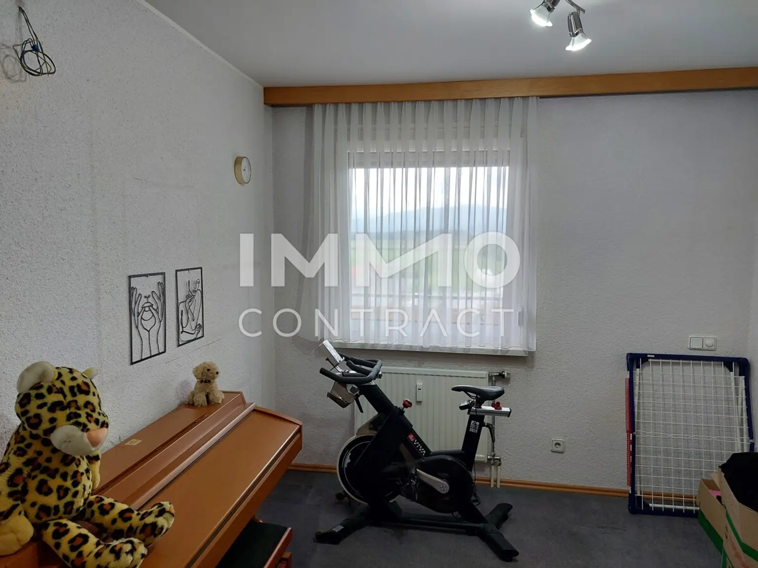 BESONDERS SCHÖNE 3 ZIMMERWOHNUNG MIT GROSSER LOGGIA UND MIT  EXKLUSIVER AUSSTATTUNG