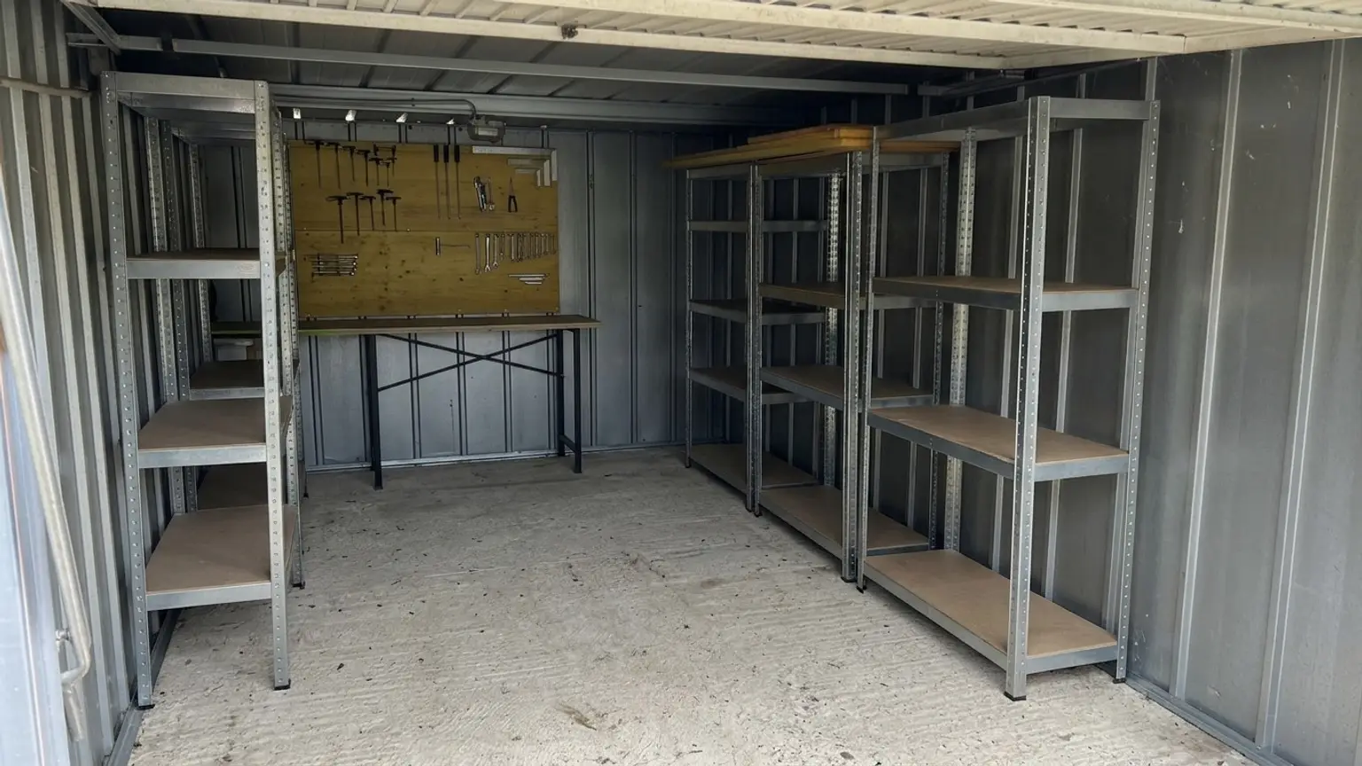 Garage (KI aufgeräumt)