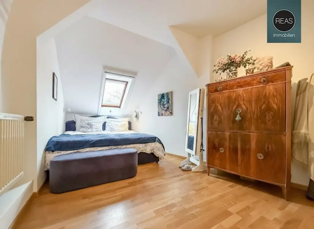 Provisionsfrei: Traumhaftes Stadthaus mit Garten in Gersthofer Bestlage!