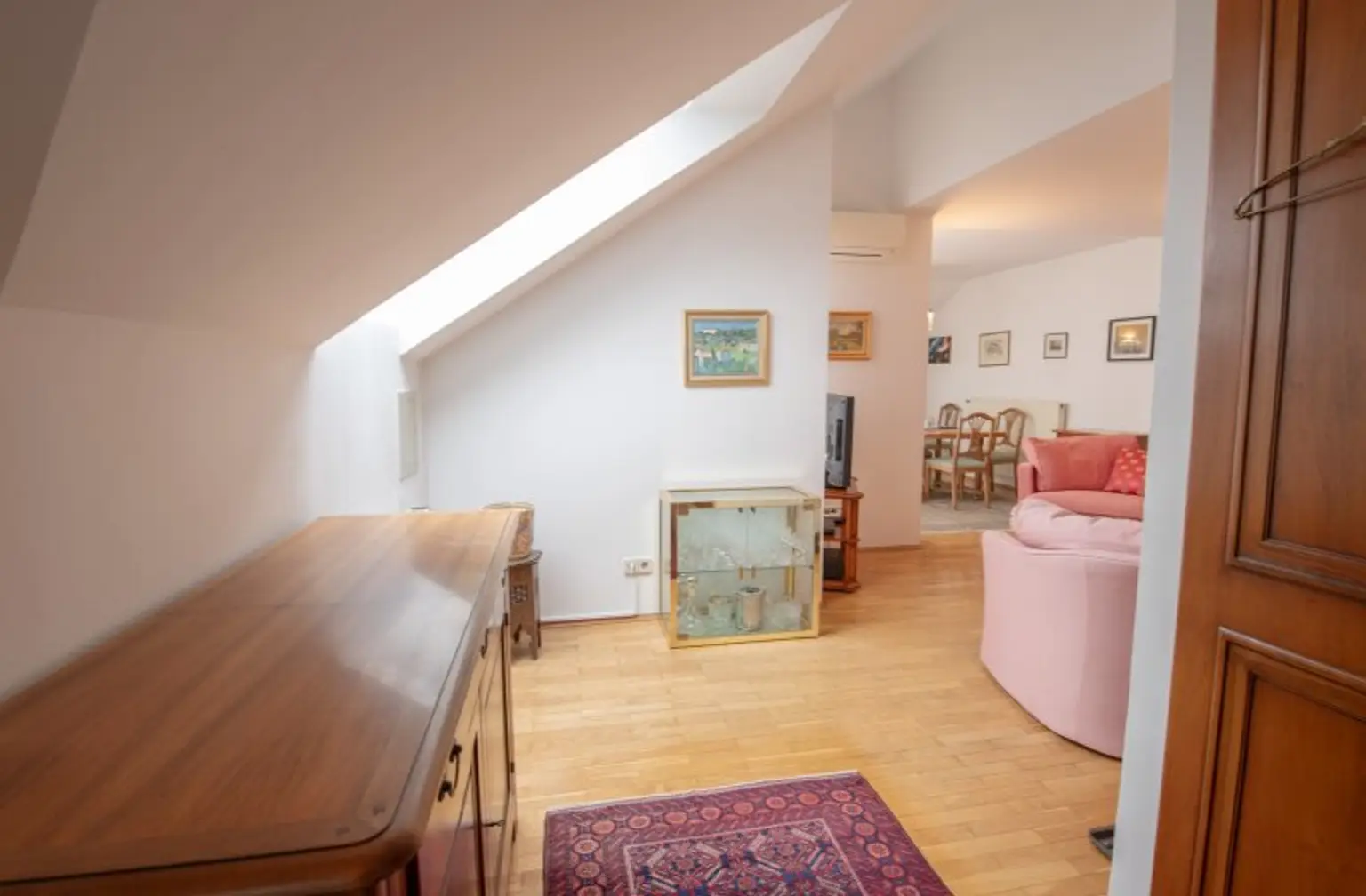 *** Dachgeschoss – Maisonettewohnung mit Garage am Naschmarkt ***