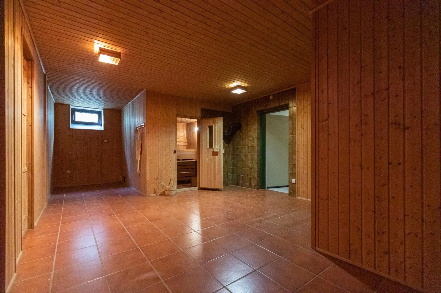 Landhaus Neusiedl See, Keller