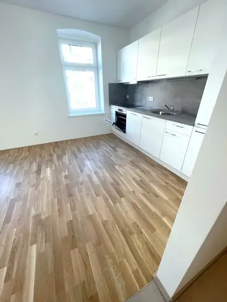 Sehr gut aufgeteilte 2-Zimmer Wohnung mit Loggia und Einbauküche!