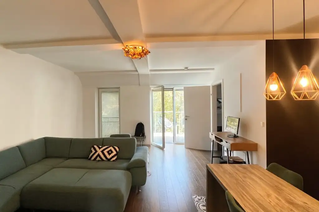 Perfekte Kombination! 3 Zi. im Altbau mit Balkon & Garage im 2.Bez.