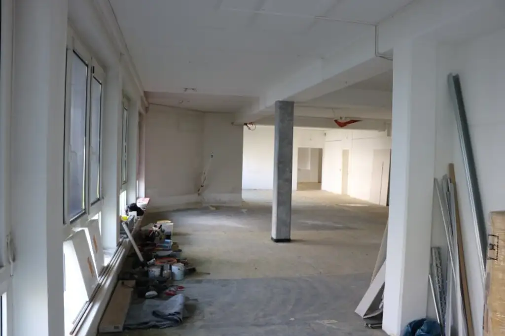 Immobilienpaket: Ausbaubare Erdgeschossfläche (6 WH) und weitere 3 WH in Wohnanlage in Wattens
